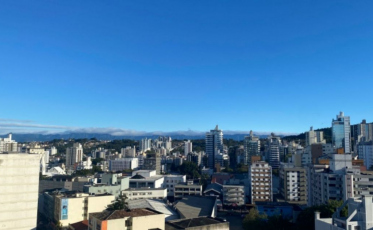 Frio chega no domingo e provoca queda de temperatura em Criciúma