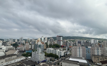Sol, calor e chance de chuva marcam a sexta-feira no Sul de SC