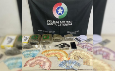 Casal é preso por tráfico de drogas e abandono de incapaz em Balneário Gaivota