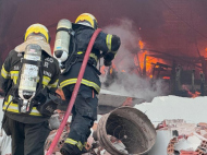 Imagens revelam os estragos causados pelo incêndio em auto mecânica de Turvo | Fotos: CBM/Divulgação/4oito