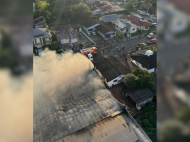 Imagem aérea destaca a área destruída após incêndio em auto mecânica | Fotos: CBM/Divulgação/4oito