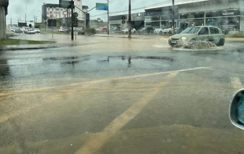 Criciúma registra pontos de alagamento após chuva intensa