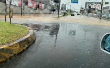 Volume de chuva esperado para 18 dias cai em uma hora em Criciúma; veja vídeos
