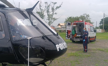 Homem é resgatado de helicóptero após afogamento em Imbituba