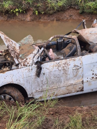 Veículo capota na SC-108 e deixa jovens feridas no Sul catarinense