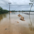 Rodovia é fechada após rio transbordar em SC