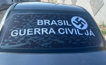 Carro com símbolo nazista provoca prisão em Araranguá