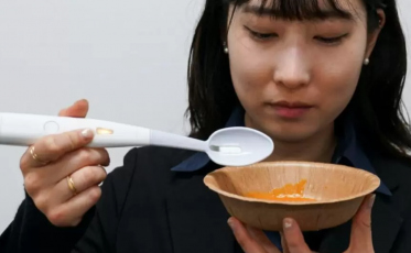 Colher elétrica promete intensificar sabor sem adicionar sal