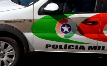 Homem agride esposa, ameaça o filho e acaba preso em Orleans