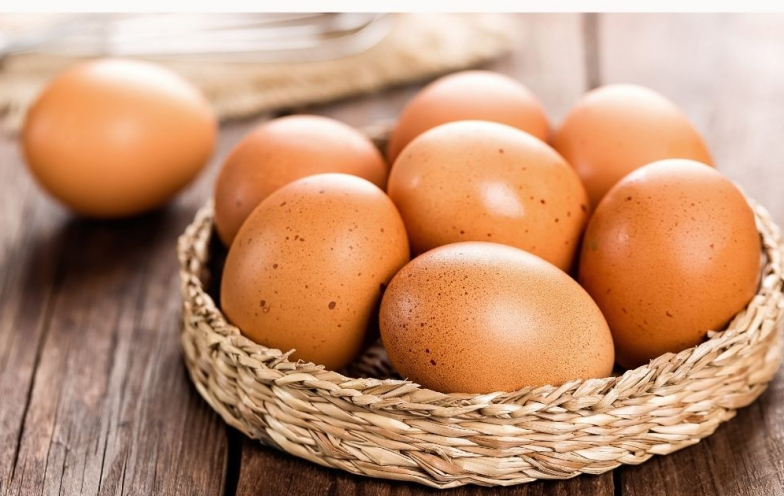 Quanto está a bandeja? Ovos registram menor preço de janeiro em seis anos