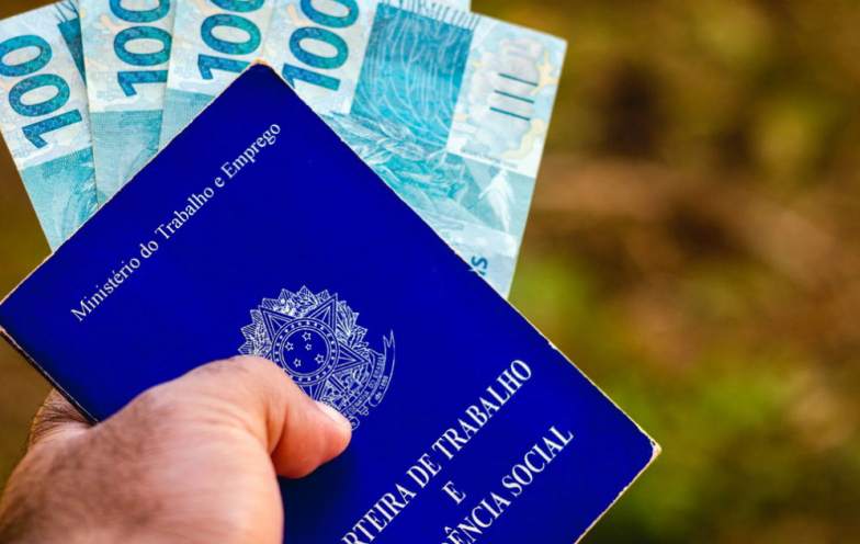 Emprego formal no Sul de SC perde fôlego e tem pior ano desde 2020