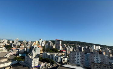 Sexta de calor intenso e sem chuva no Sul de SC; tempo muda no fim de semana