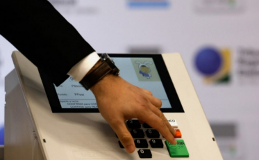 Eleições 2026: quem é obrigado a votar e quem pode votar facultativamente