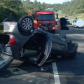 Capotamento na Via Rápida deixa motorista ferida em Criciúma