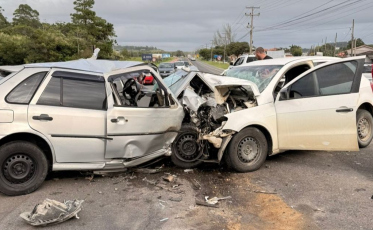 Colisão frontal na SC-445 deixa dois feridos, um em estado grave