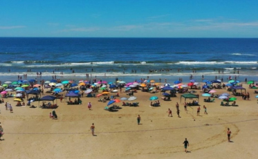 Semana começa com alerta para temporais e calor em SC