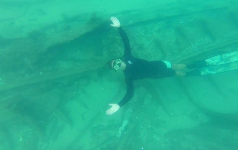 Praia de SC esconde destroços de navio naufragado há cerca de 100 anos
