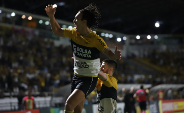 Hat-trick de Nicolas garante Criciúma na semi da Copa Acesc
