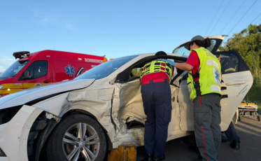 Grave acidente deixa homem preso às ferragens em Criciúma