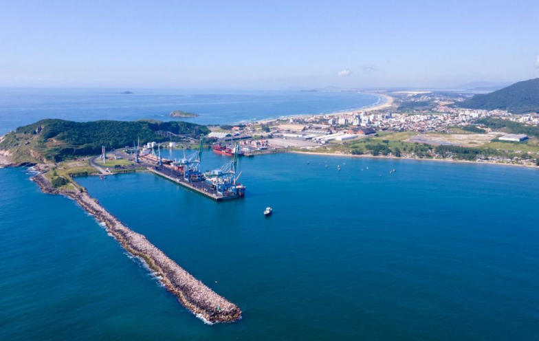 62 mil toneladas: Brasil faz exportação inédita para a China pelo Porto de Imbituba