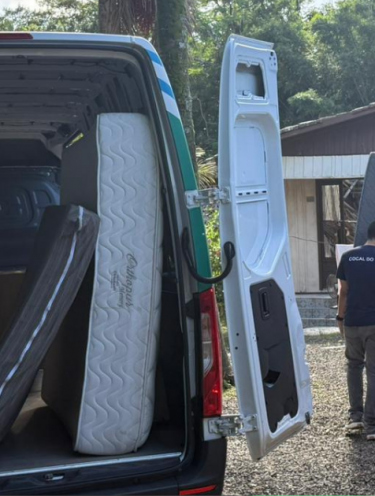 Famílias de Cocal do Sul recebem doações após enchente: 'Agora dá para recomeçar'