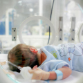 Anticorpo que reduz internações em até 80% começa a ser aplicado em bebês prematuros em Criciúma