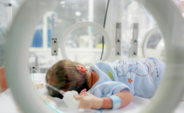 Anticorpo que reduz internações em até 80% começa a ser aplicado em bebês prematuros em Criciúma