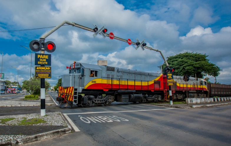 Trilhos no Pinheirinho: prefeitura quer elevar linha férrea; FTC aposta em rotunda de locomotiva