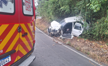 Colisão frontal deixa motorista ferido em Braço do Norte