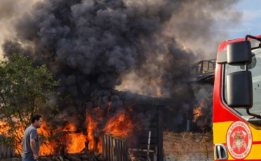 Incêndio em vegetação mobiliza equipes em Cocal do Sul