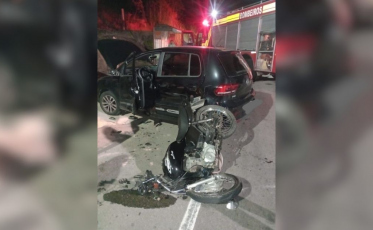 Motociclista morre e motorista fica ferida após acidente em Tubarão