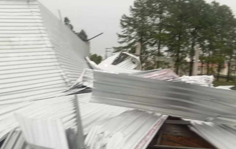 Temporal de granizo e ventos fortes deixa rastro de danos em Treze de Maio