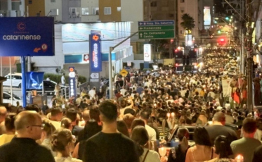 Via-Sacra reúne multidão em Criciúma e abre programação do fim de semana de Páscoa