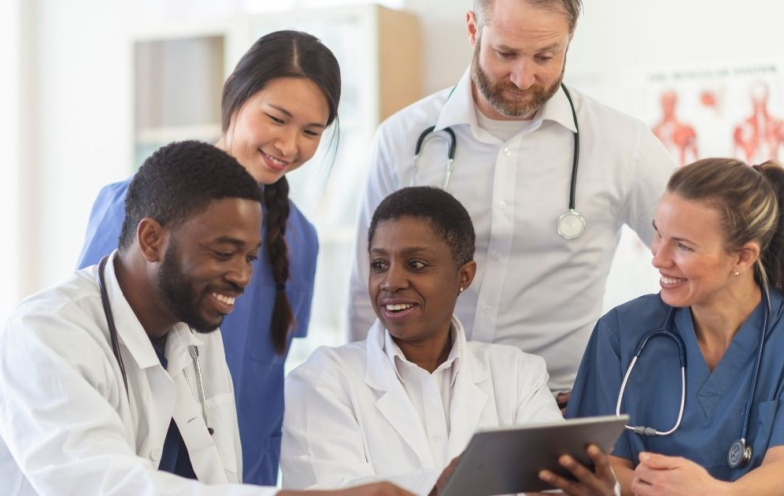 Mais Médicos abre mais de 1,5 mil vagas para Atenção Primária no SUS