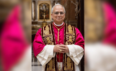 Papa Leão XIV pede paz em missa de Páscoa no Vaticano