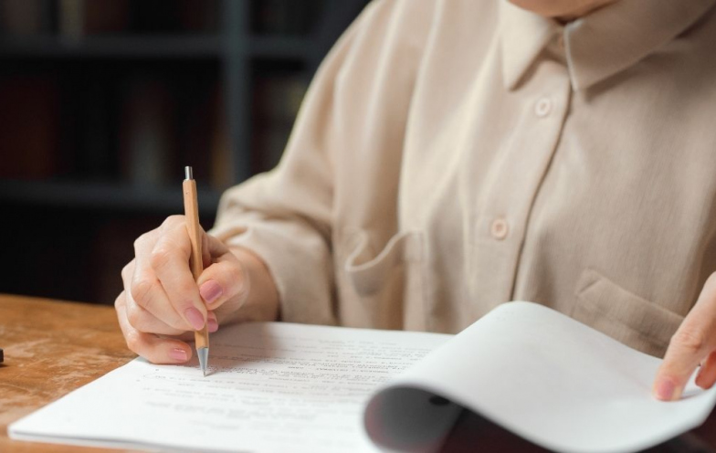 Concurso da InvestSC oferece salários entre R$ 7,6 mil e R$ 10,3 mil