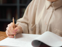 Concurso da InvestSC oferece salários entre R$ 7,6 mil e R$ 10,3 mil