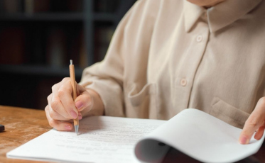 Concurso da InvestSC oferece salários entre R$ 7,6 mil e R$ 10,3 mil