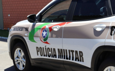 Perseguição de carro após agressão termina em batida na rodovia em Criciúma