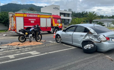 Sargento morre após acidente entre carro e moto em Gravatal