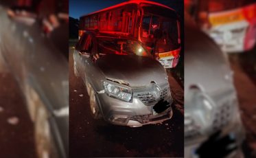 Acidente entre carro e ônibus deixa idoso ferido na SC-449