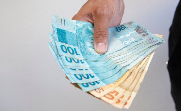 Proposta do governo prevê salário mínimo de R$ 1.717 em 2027