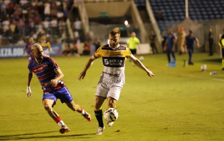 Dois gols contra entregam vitória para o Fortaleza