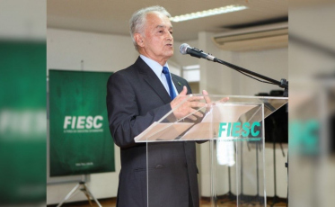 Empresário de Criciúma recebe honraria pelo impacto no setor produtivo de SC