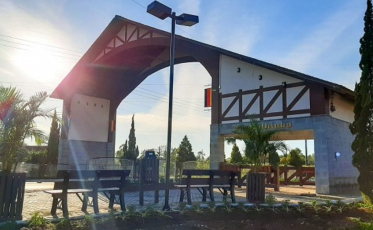 Ouça ao vivo: programa Adelor Lessa direto da Heimatfest em Forquilhinha nesta sexta