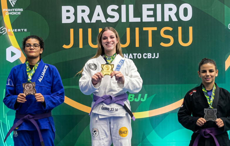 Içarense de 16 anos brilha em São Paulo e é campeã brasileira de jiu-jitsu