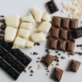 Chocolate vendido no Brasil terá regra inédita para cacau e mudança nos rótulos