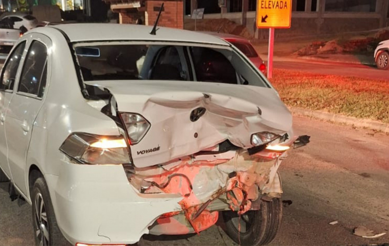 Engavetamento entre três carros deixa duas pessoas feridas na SC-370