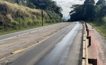 Óleo na pista exige atenção de motoristas e motociclistas na Rodovia Luiz Rosso
