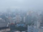 Quinta começa com neblina intensa, mas previsão indica sol, calor e tempo firme em Criciúma